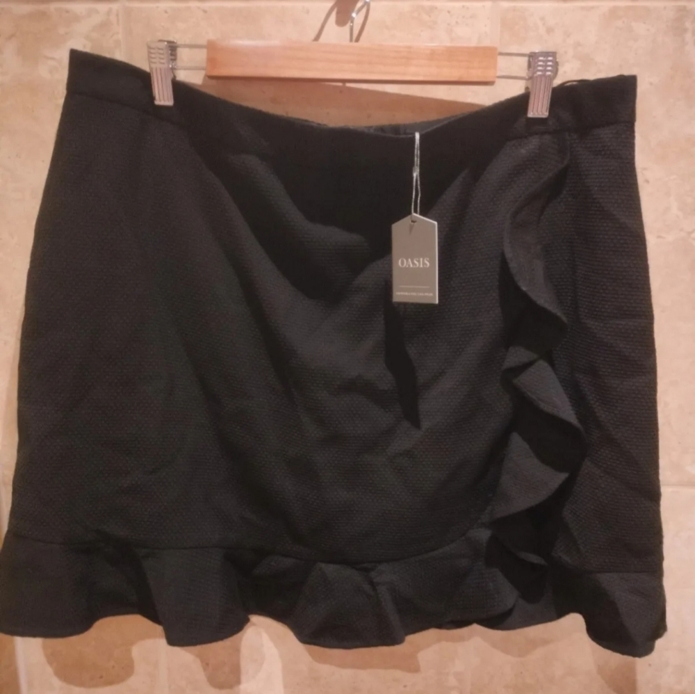 Black plus size skirt - Picture 1 of 2